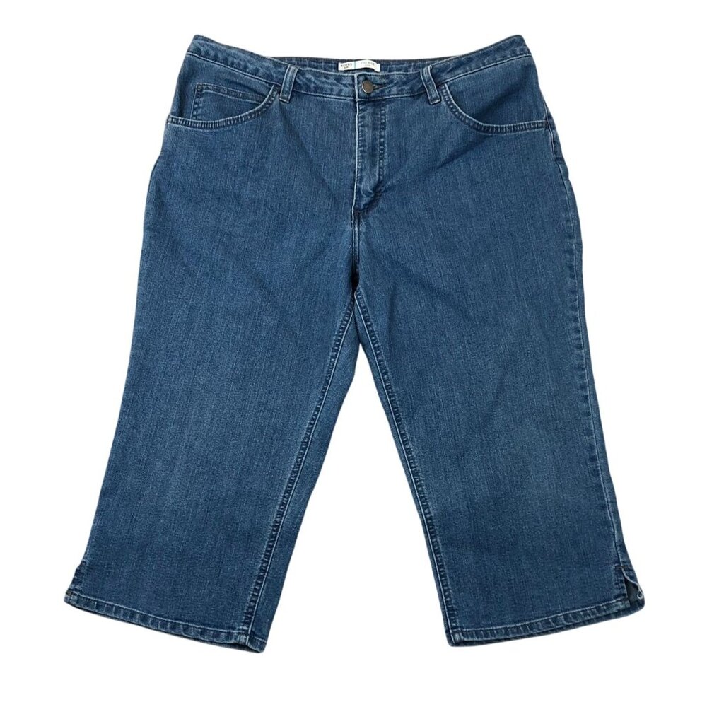 Womens Capri Jeans Size 18M Blue Denim  Relaxed Fit Casual Cropped Classic